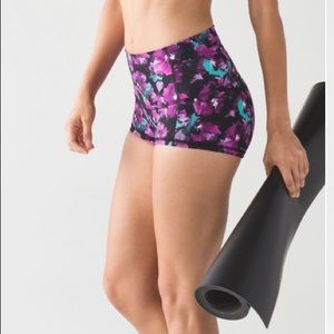 Lululemon Wunder Short 2" size 8